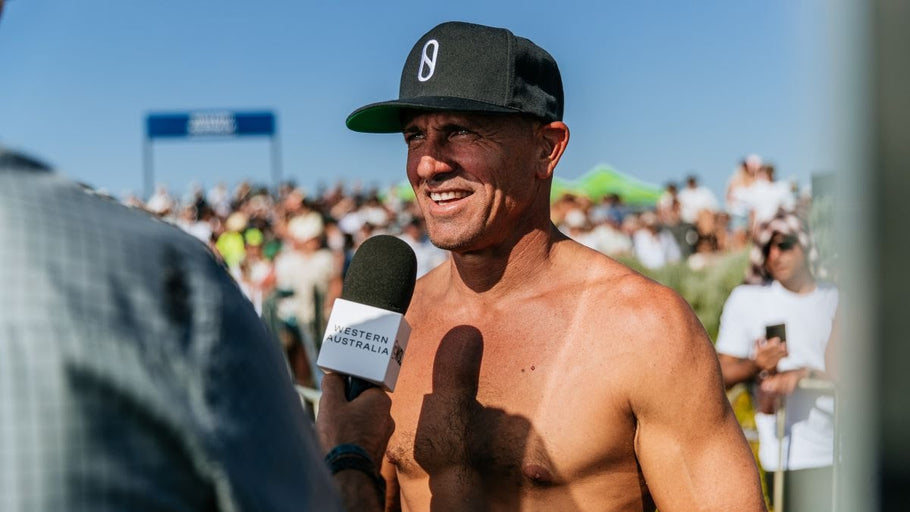 Kelly Slater, surfing legend, will she switch to kitesurfing to continue conquering the waves?