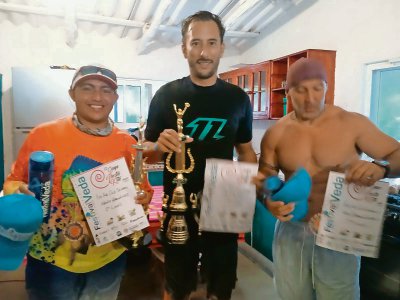 Jaime Ancira gana competición de kitesurf en El Cuyo, Festival de la Veda