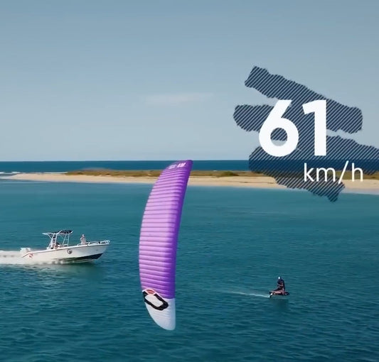 Deury Corniel establece un nuevo récord en kitefoil