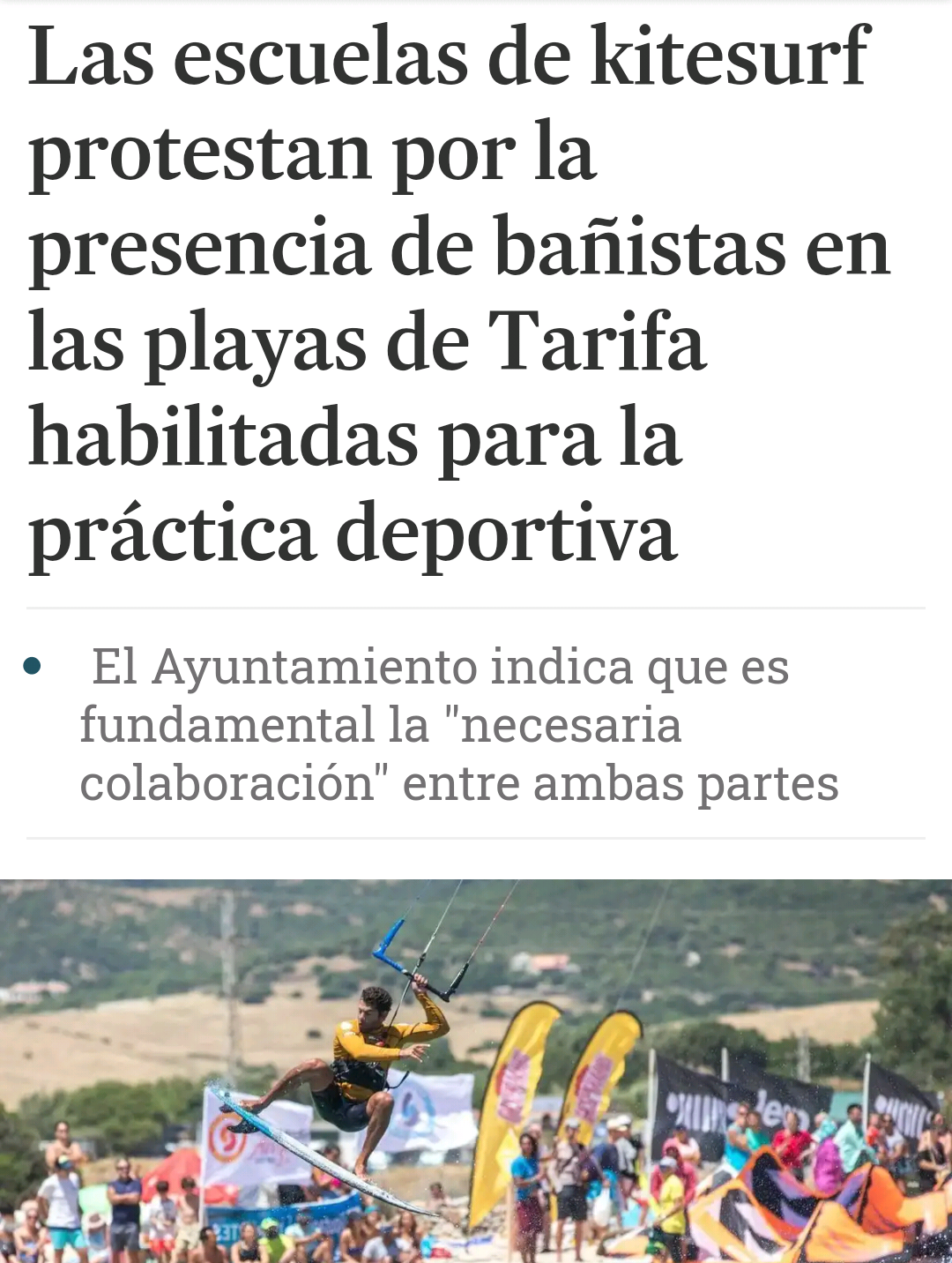 Las escuelas de kitesurf protestan por la presencia de bañistas en las playas de Tarifa habilitadas para la práctica deportiva