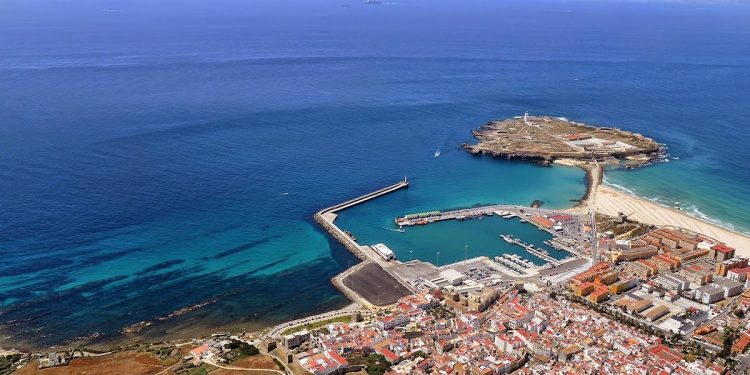 5 lugares que tienes que visitar, sí o sí, en Tarifa: entre cometas de kitesurf y playas infinitas