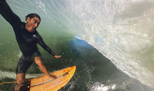 La trágica pérdida del surfista hawaiano Mikala Jones: Adiós a una leyenda del surf.