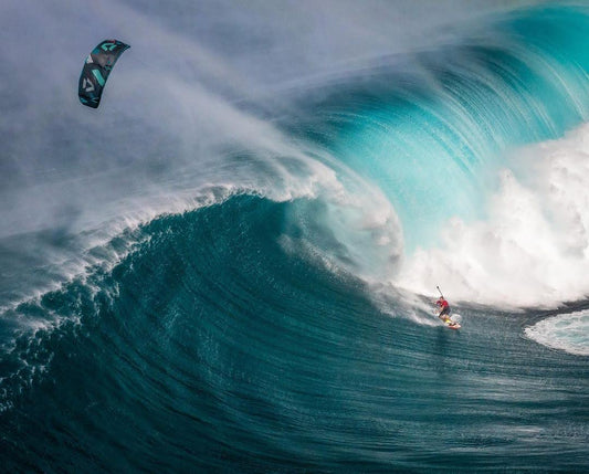 Patri MacLaughlin, kitesurf en la ola más grande del mundo.