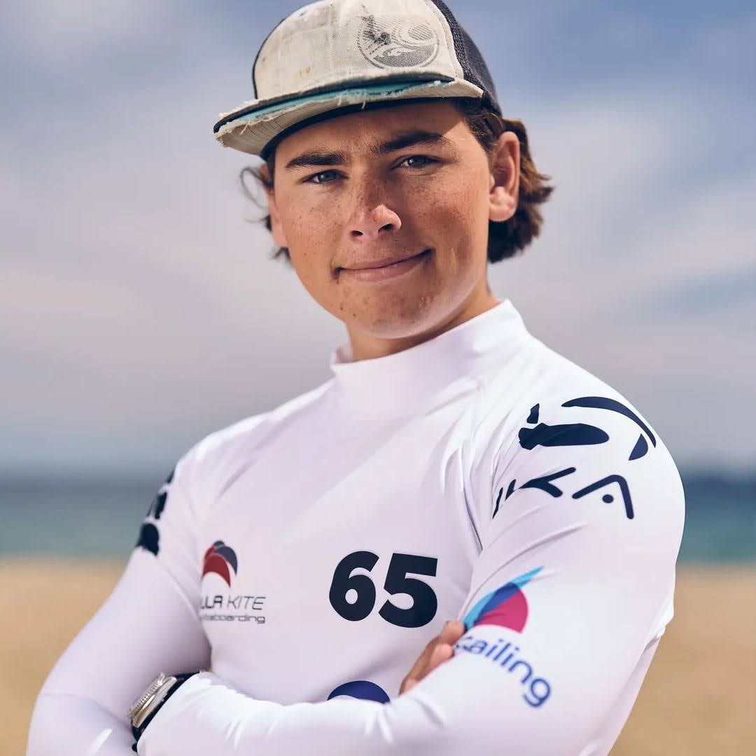 🏄‍♂️💫 Homenaje a JJ: Un joven campeón del kitesurf que navegó hacia las estrellas.