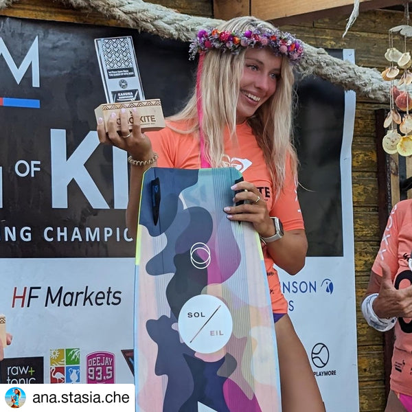 🏄‍♂️🏄‍♀️ KING OF KITE - Año 10: Una Emocionante Aventura en Kahuna Surfhouse, Chipre! 👑