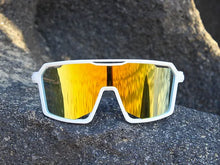 Carregar imagem no visualizador da galeria, Sunglasses windproof &amp; waterproof GOLDEN EYES MODEL 1402
