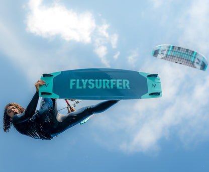 Tabla de kitesurf twintip Flysurfer Radical9 completa