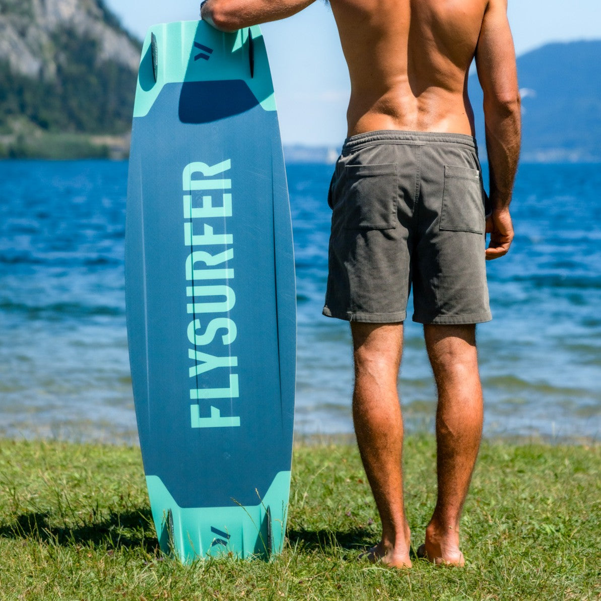 Tabla de kitesurf twintip Flysurfer Radical9 completa