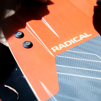 Tabla de kitesurf twintip Flysurfer Radical9 completa